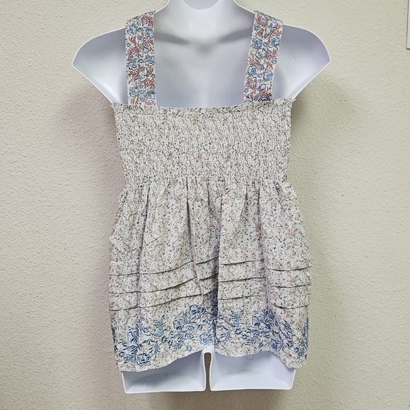 Davi & Dani - Elegant Floral Smocked Tank Top - Large - Picture 2 of 7